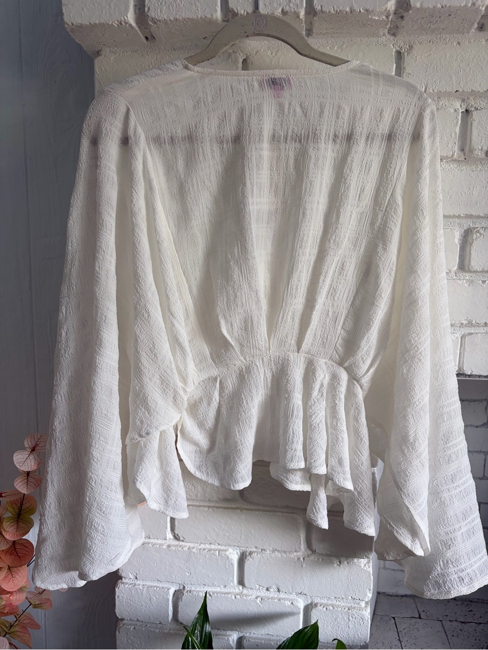 Mi Ami Boho Peplum feminine light airy white V-Neck Blouse - Picture 2 of 6